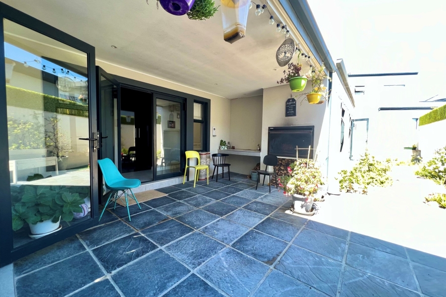 To Let 4 Bedroom Property for Rent in Sagewood Western Cape